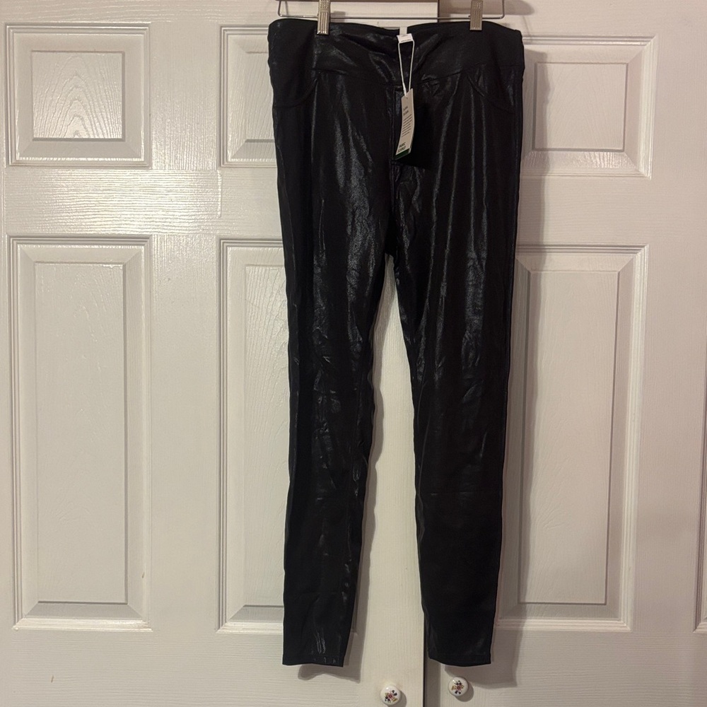 HALARA Shiny Black Leggings